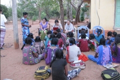 interaction-girls-by-volunteers