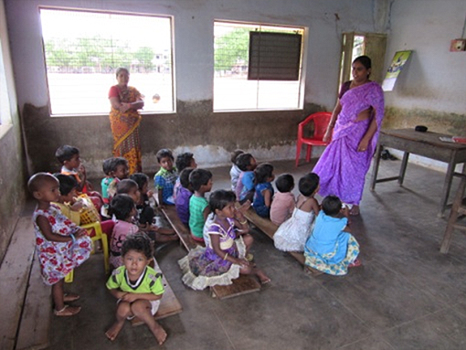 TEACHING RHYMES IN DAY CARE CENTRE